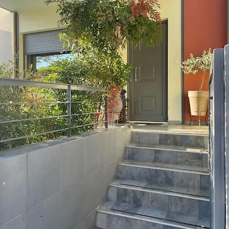 Full House Escape *